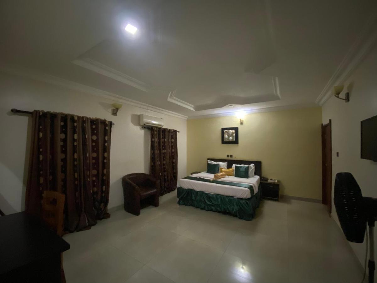 Nue-Crest Hotels & Suites Энугу Экстерьер фото